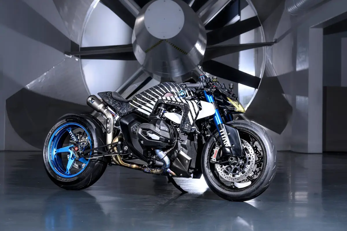 2026 BMW R1300R Titan