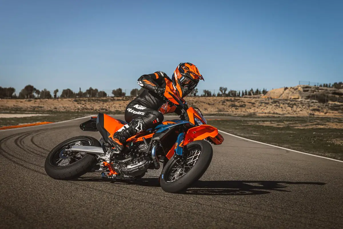 2026 KTM 690 SMC R