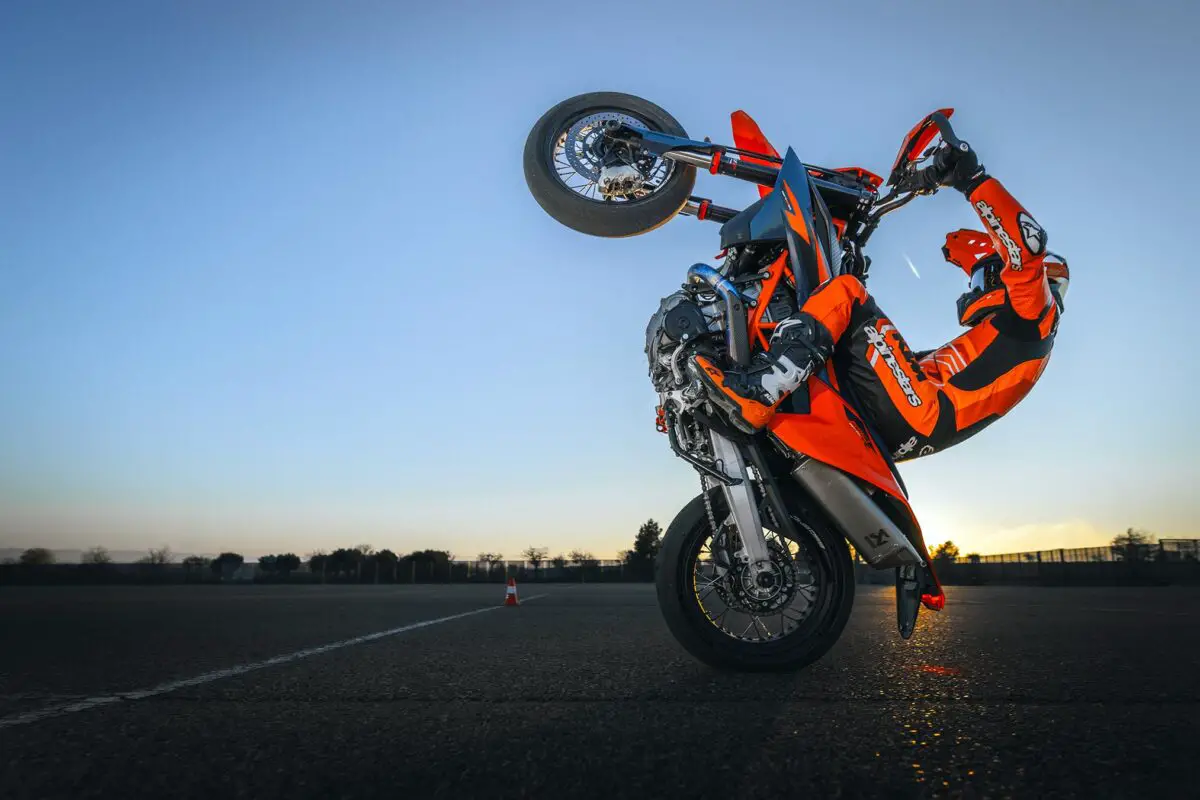 2026 KTM 690 SMC R