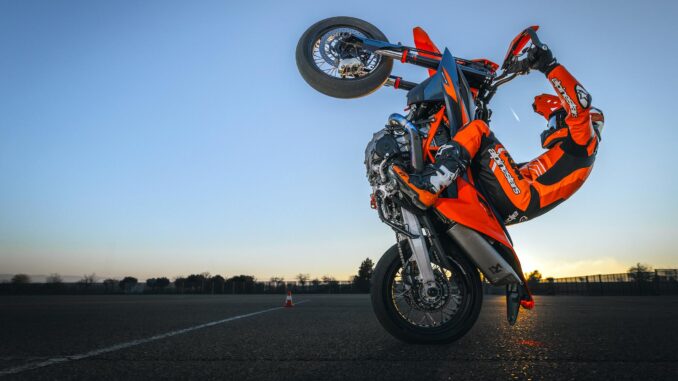 2026 KTM 690 SMC R