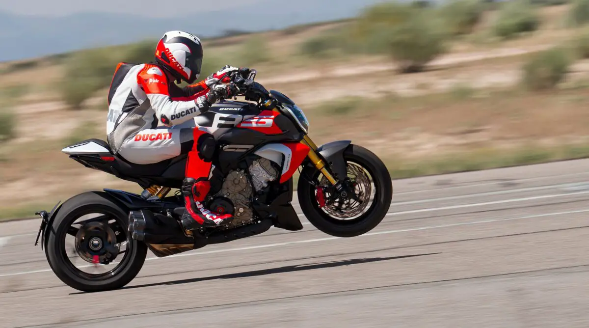 2026 Ducati Diavel V4 RS